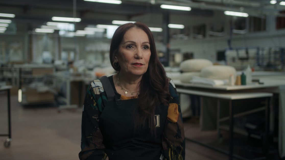 Amel, tapissière, ateliers Jouffre — © Matthieu Perret