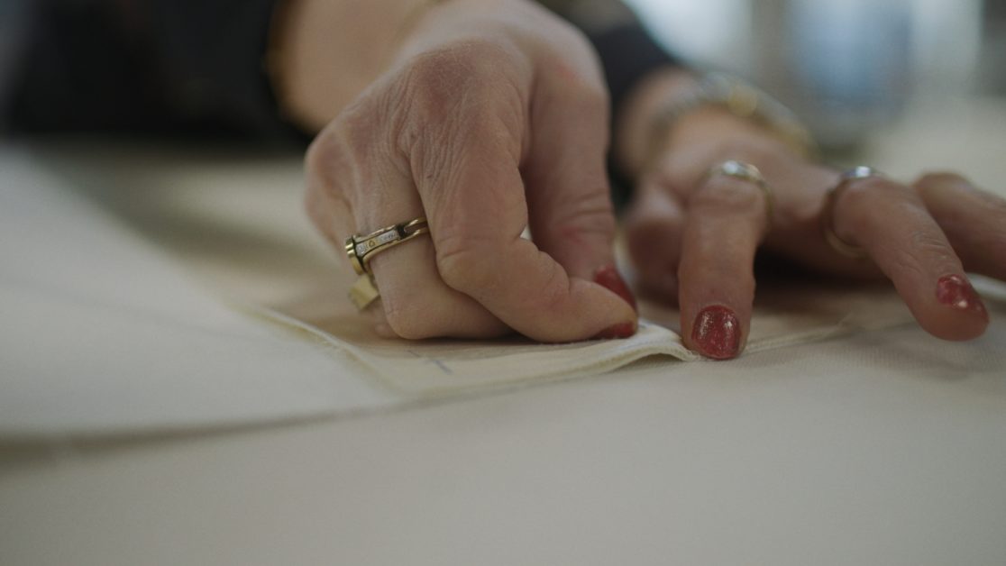 Amel, tapissière, ateliers Jouffre — © Matthieu Perret